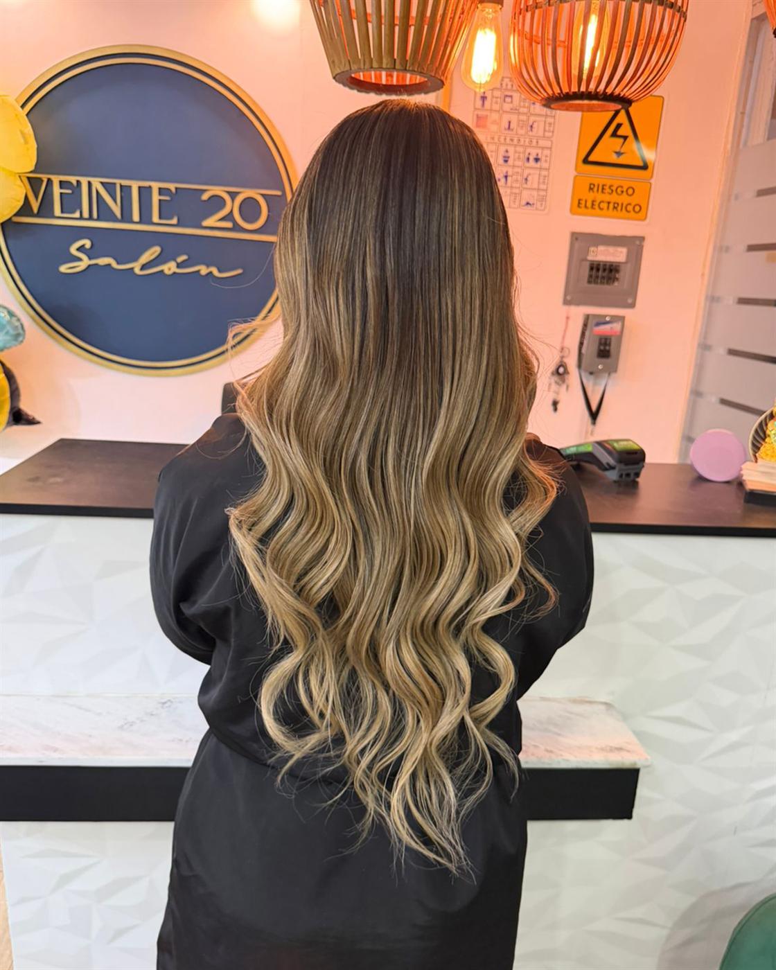 Después: balayage miel con ondas